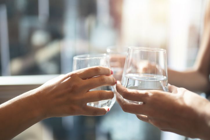 Kan je met water drinken afvallen?